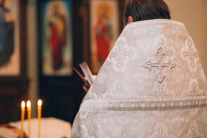 Bienenwachskerzen im Alltag der Pfarrei: Tradition, Komfort und spirituelle Atmosphäre!